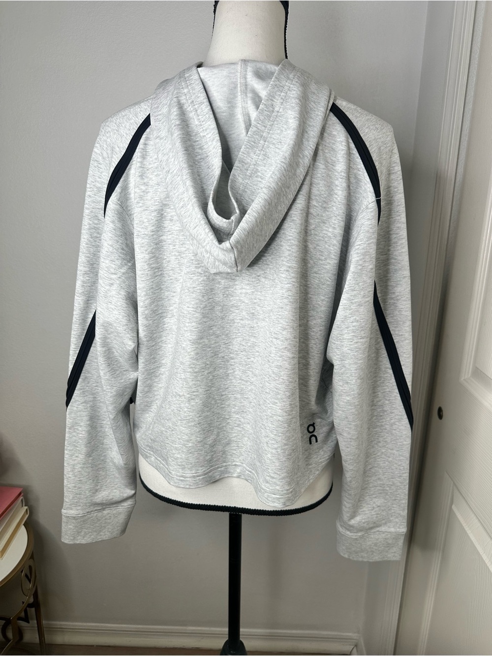 On Running Heather Gray Women's Hooded Top with Black Accents